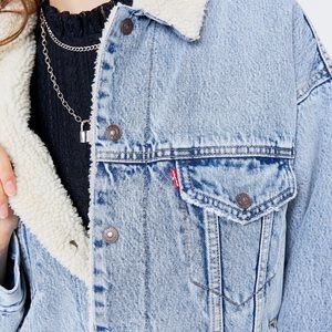 NWT - Levi’s Dad Sherpa Denim Trucker Jacket $128